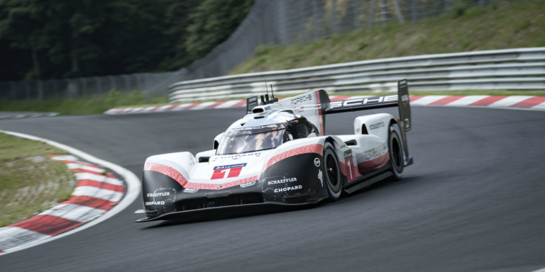 Lap record on the Nordschleife: In the fabulous time of 5: 19.546 minutes, the Porsche 919 Hybrid Evo with the German racing driver Timo Bernhard at the wheel on 29 June 2018
