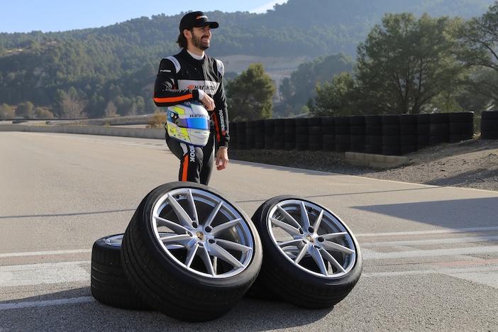 Hankook becomes ex-works tyre supplier for Porsche 911 Carrera